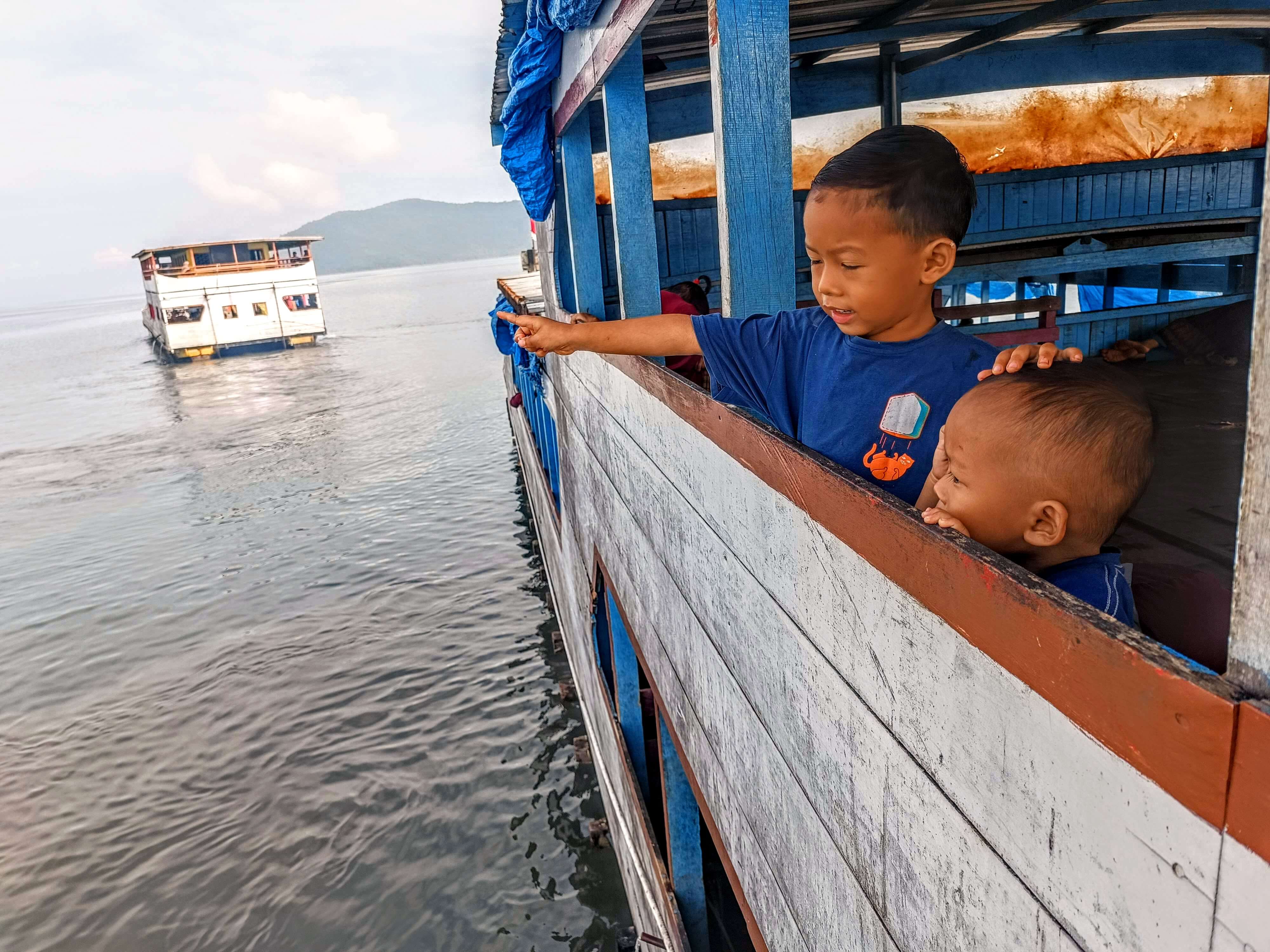 bocah di perahu bocah di perahu